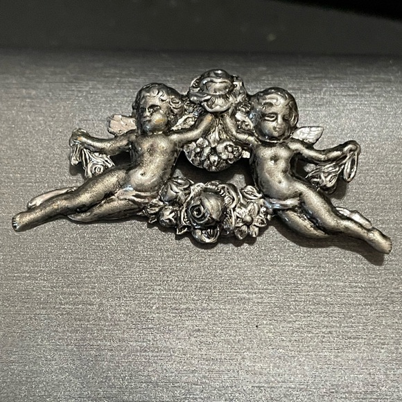 Double Cherub Angel Vintage Brooch Silver Tone Repousse Cupids Flying Babies - Picture 2 of 8